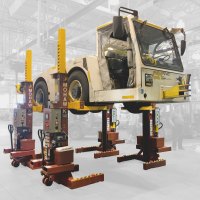 MP-18_Airport-Tug-with-bkgd